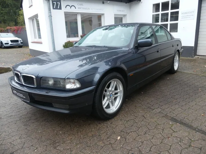 BMW 750