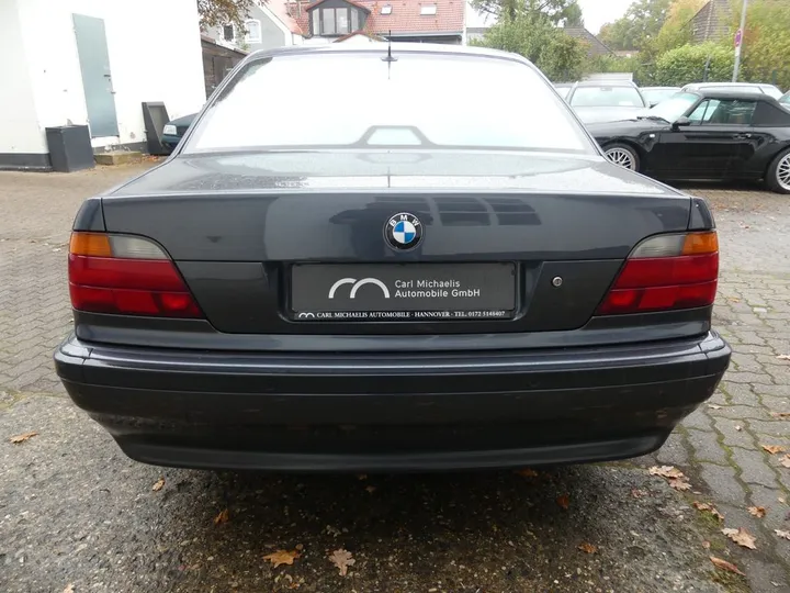BMW 750