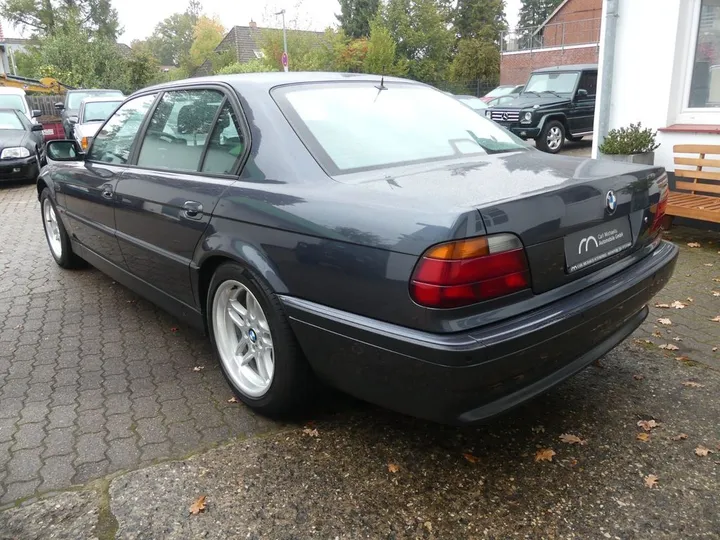 BMW 750