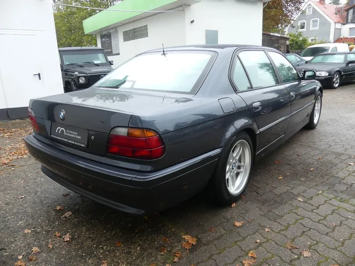 BMW 750