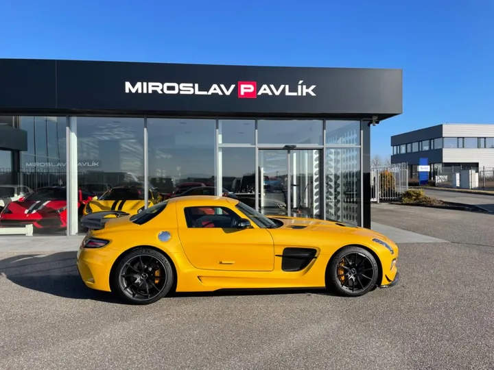 Mercedes-Benz SLS AMG