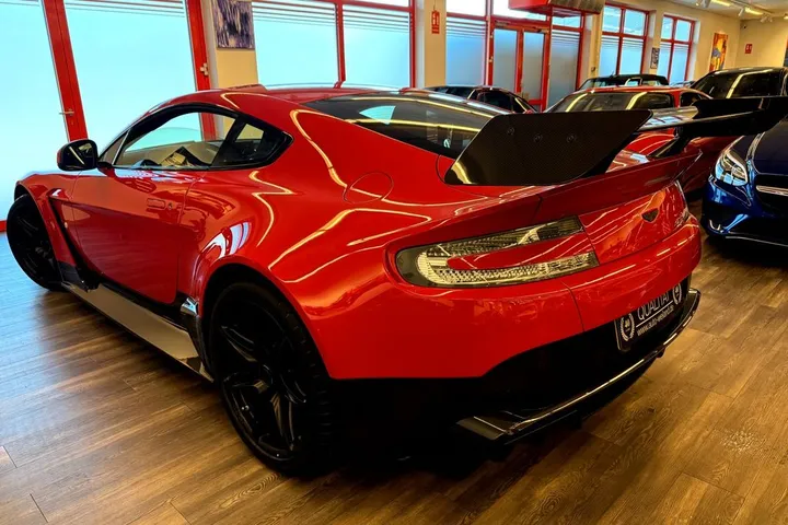 Aston Martin V12 Vantage