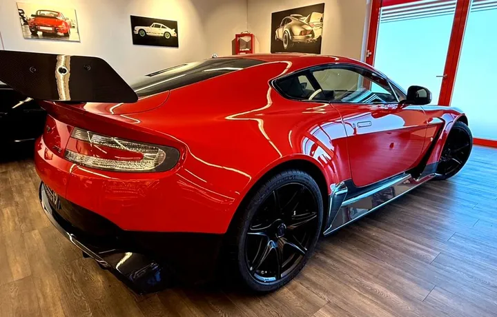 Aston Martin V12 Vantage