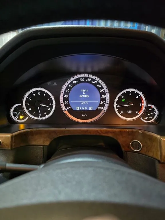 Mercedes-Benz E 220