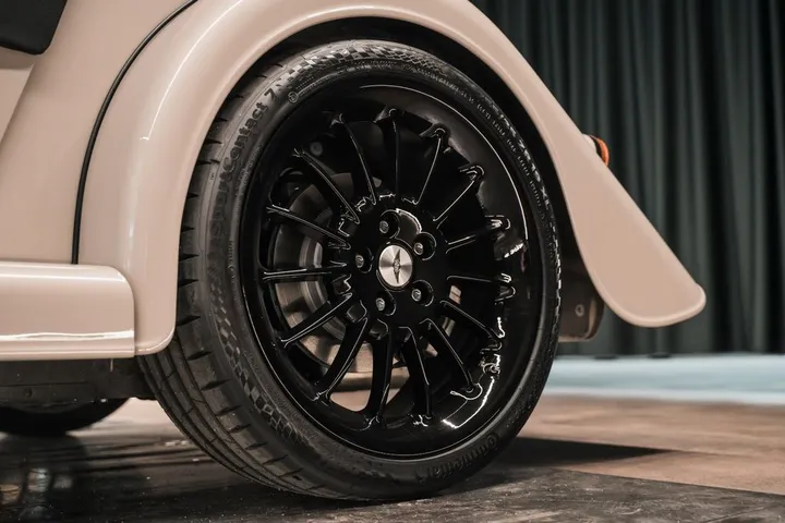 Morgan Plus 6