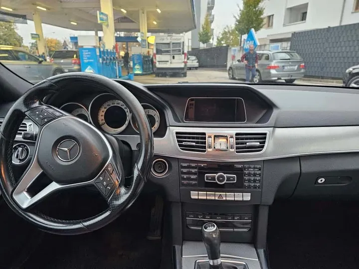 Mercedes-Benz E 200
