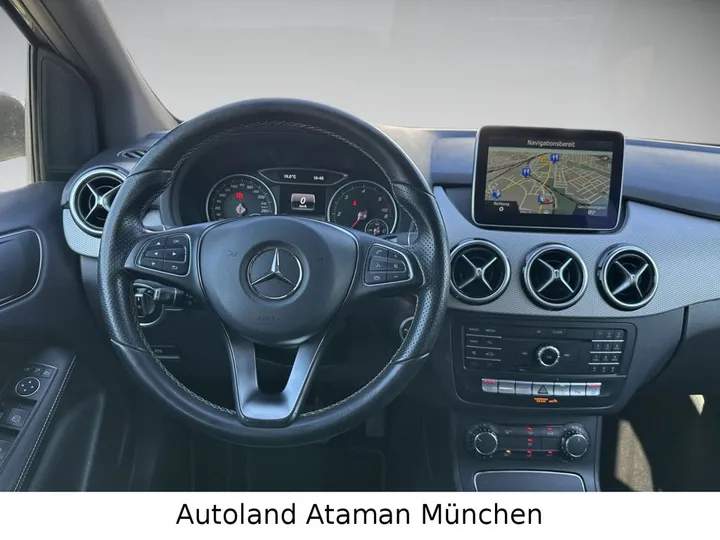 Mercedes-Benz B 180