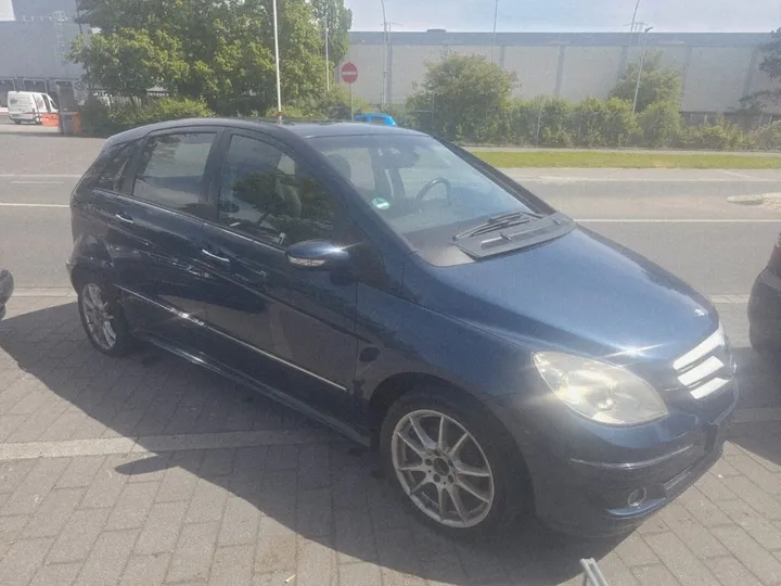 Mercedes-Benz B 200