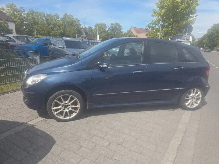 Mercedes-Benz B 200