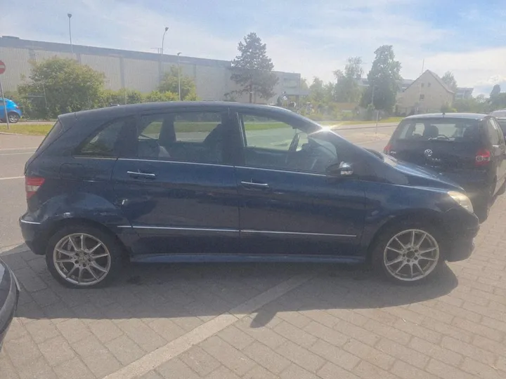 Mercedes-Benz B 200