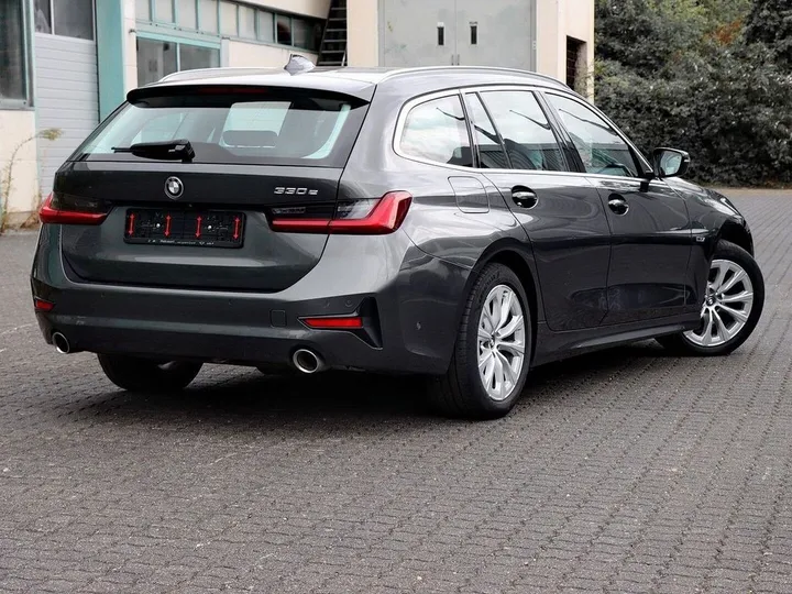 BMW 330