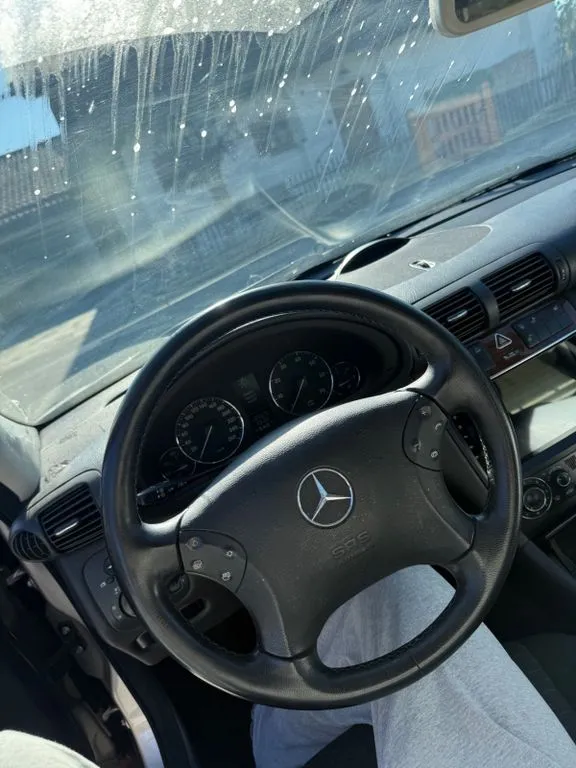 Mercedes-Benz C 240