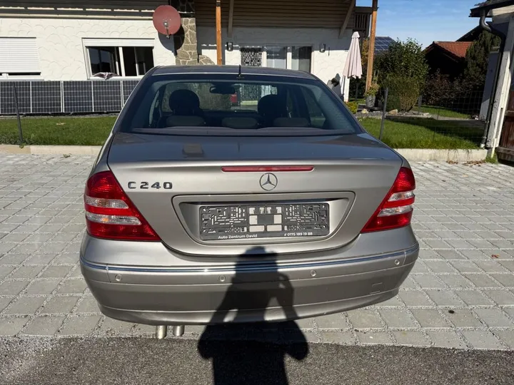 Mercedes-Benz C 240