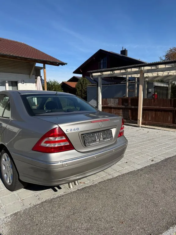 Mercedes-Benz C 240