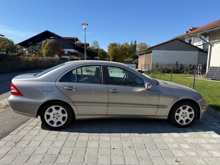Mercedes-Benz C 240