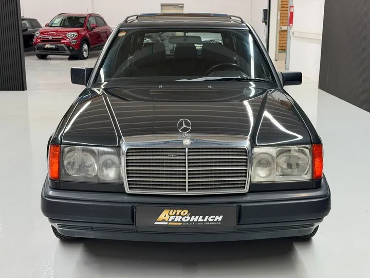 Mercedes-Benz E 230
