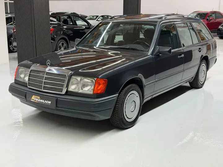 Mercedes-Benz E 230