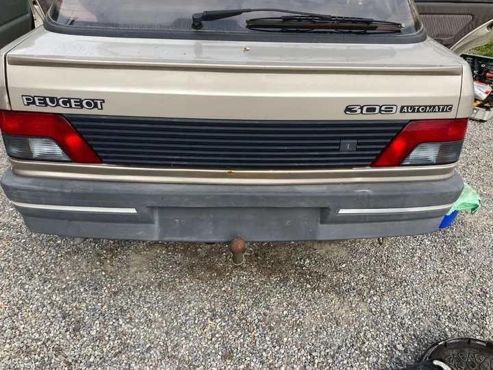 Peugeot 309