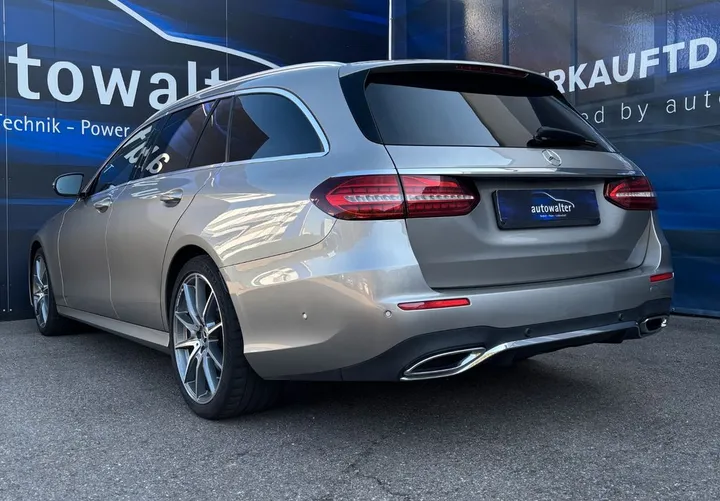 Mercedes-Benz E 220