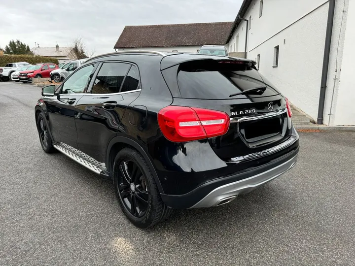 Mercedes-Benz GLA 220