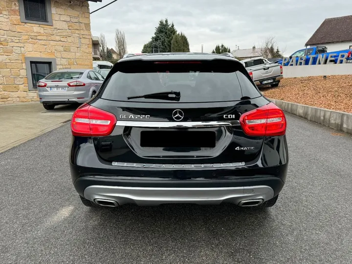 Mercedes-Benz GLA 220