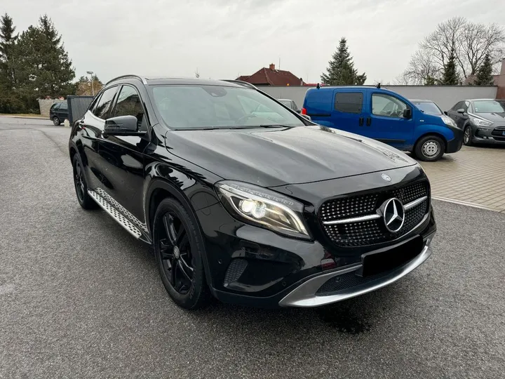 Mercedes-Benz GLA 220