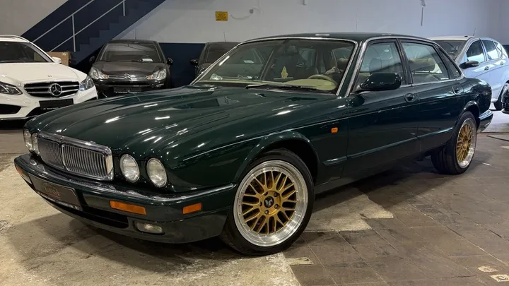 Jaguar XJ