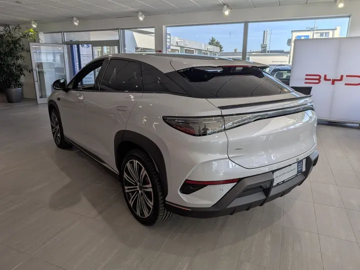 BYD SEALION 7