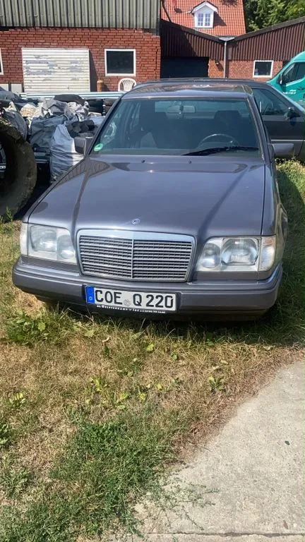 Mercedes-Benz 220