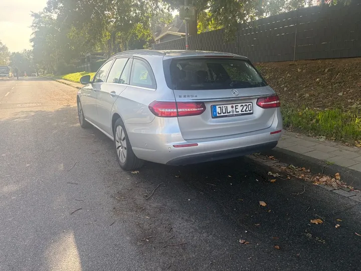 Mercedes-Benz E 220
