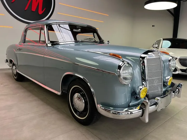 Mercedes-Benz 220