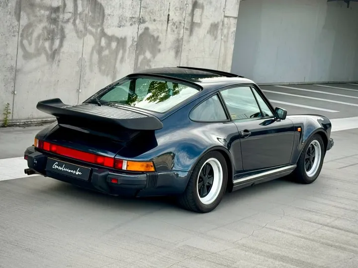 Porsche 930