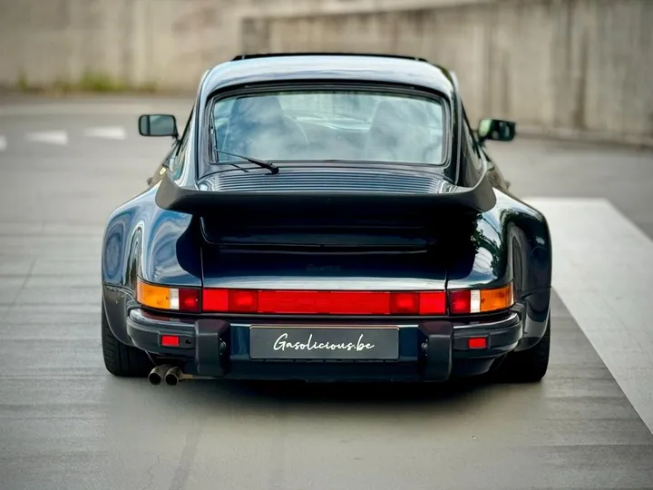 Porsche 930
