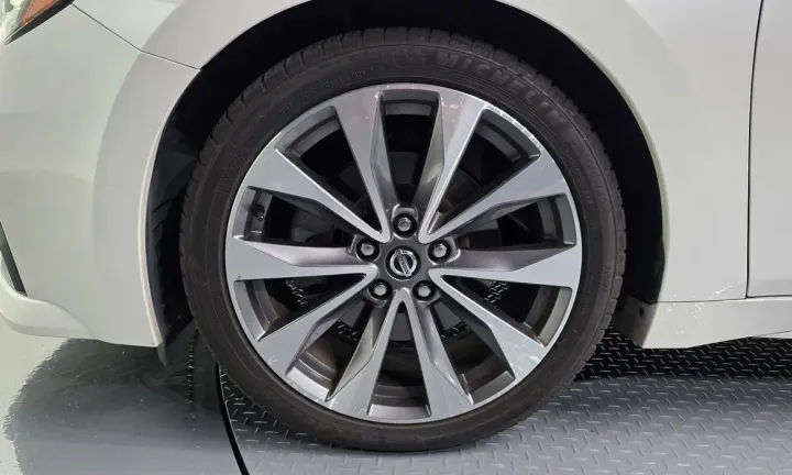 Nissan Maxima