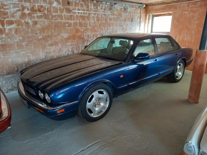 Jaguar XJR