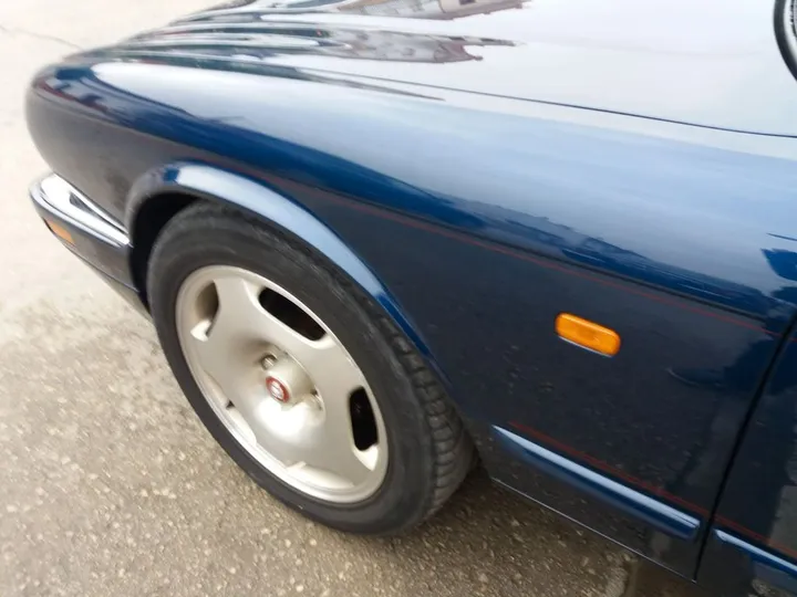 Jaguar XJR