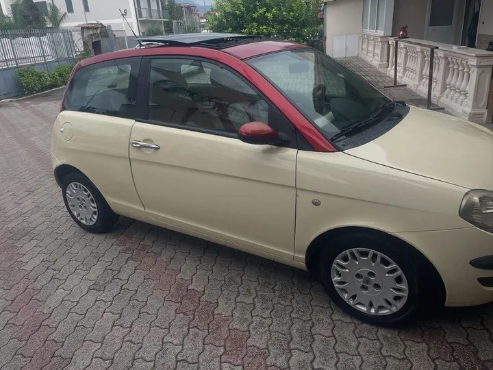Lancia Ypsilon
