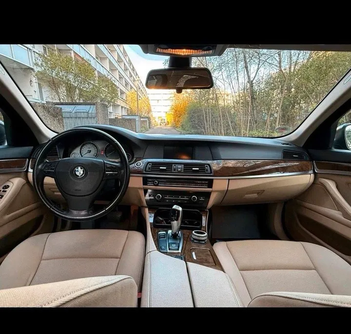 BMW 523