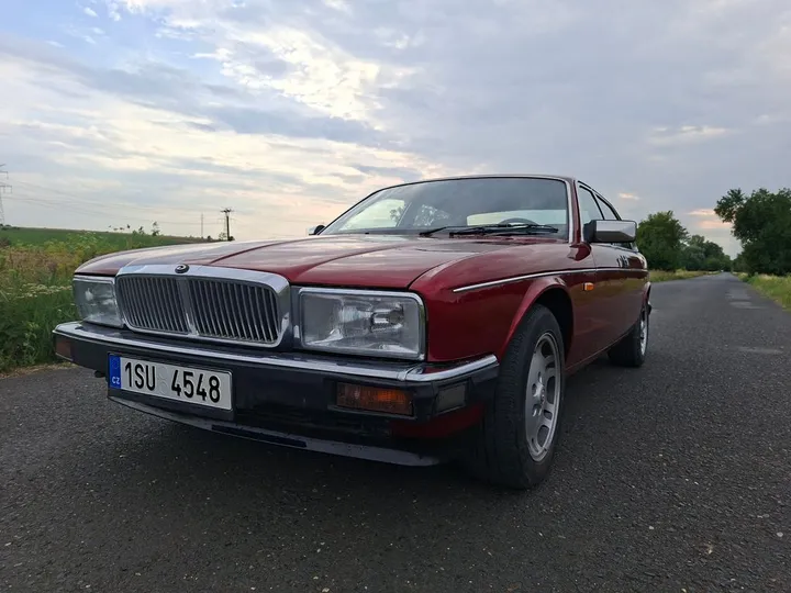 Jaguar XJ40