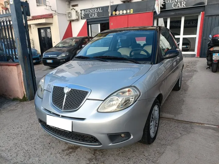 Lancia Ypsilon