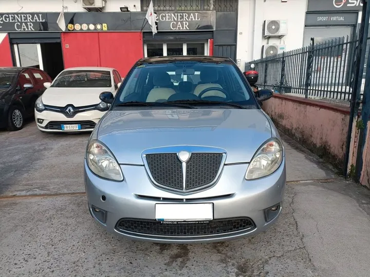 Lancia Ypsilon