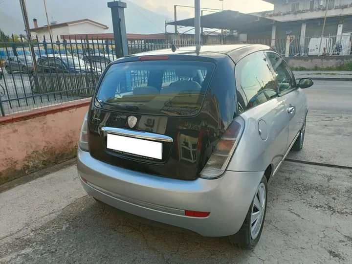 Lancia Ypsilon