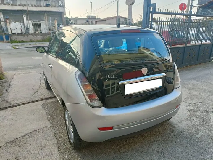 Lancia Ypsilon