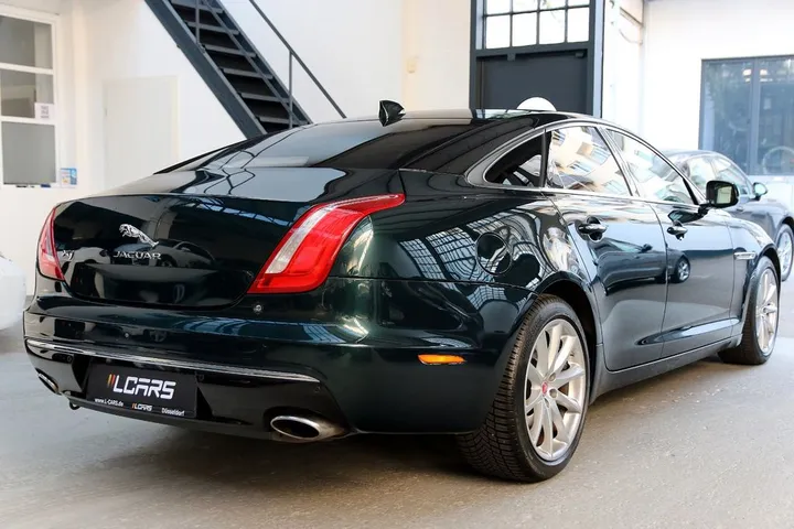 Jaguar XJ