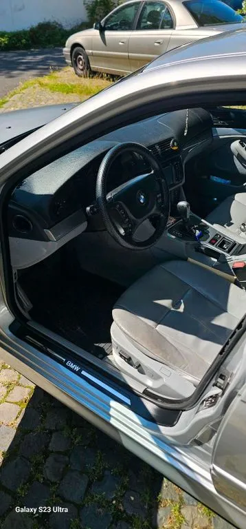BMW 525
