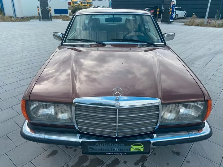 Mercedes-Benz 230