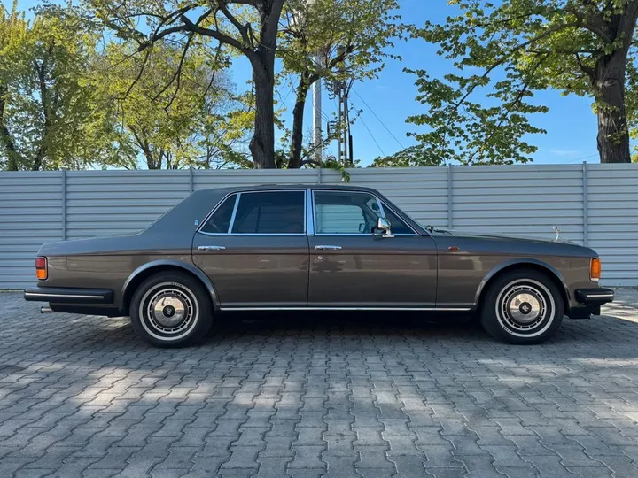Rolls-Royce Silver Spirit