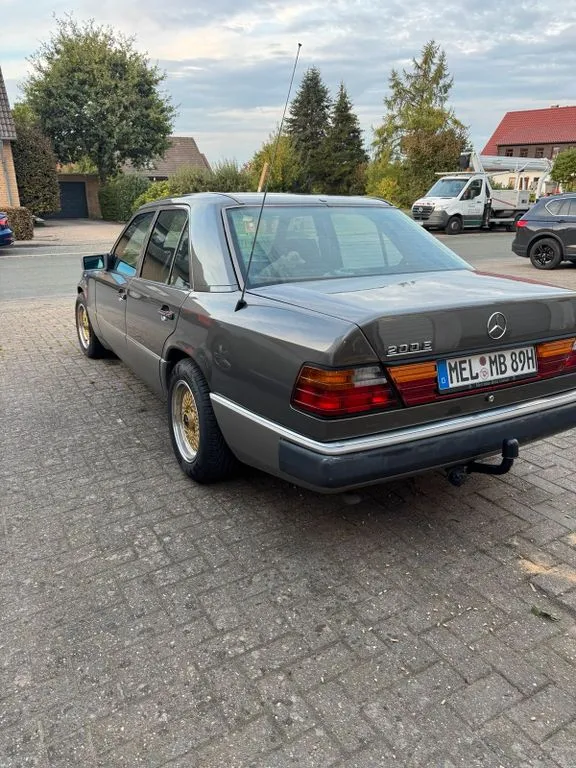 Mercedes-Benz 200