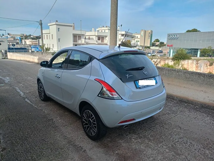 Lancia Ypsilon