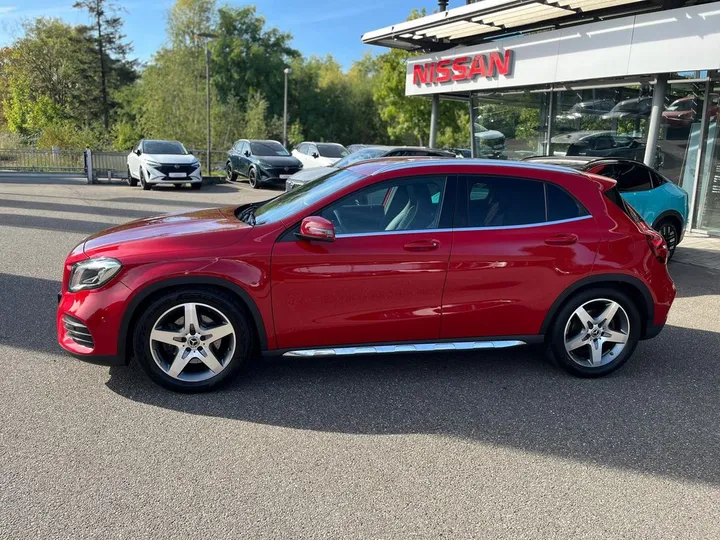 Mercedes-Benz GLA 220